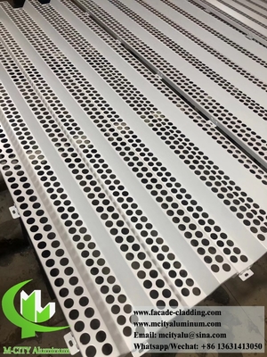 광저우에 있는 경직 방지 금속 정면 perforated 알루미늄 클래싱 패널 공급자