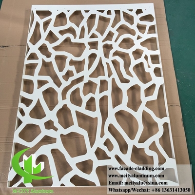 구멍이 뚫린 금속판 알루미늄 접착판 3mm 두께 1m x 2m 접힌
