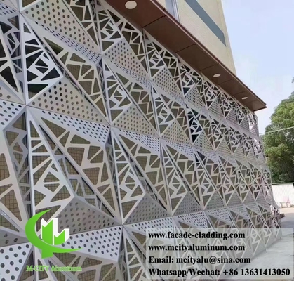 3D 금속 정면 알루미늄 클래싱 홀 디자인 슬라이버 색상 1m x 1m 3mm 두께