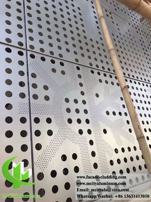 구멍을 뚫고 알루미늄 클래싱 금속 표면 둥근 구멍 슬라이버 색상 3mm PVDF 가루로 코팅