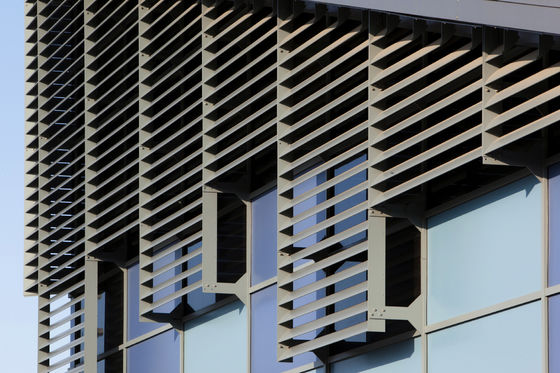 좋은 가격 외관 및 커튼월용 파우더 코팅 6063-T5/T6 알루미늄 선루버 (100mm ~ 600mm 사이즈 범위) 온라인으로