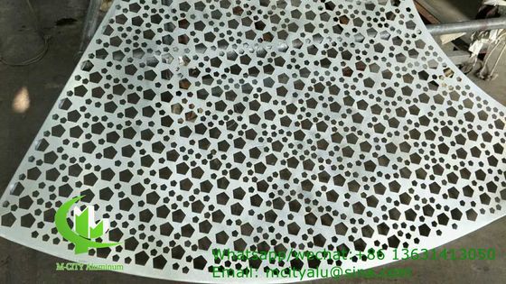 좋은 가격 2.5mm 두께 가루로 코팅 된 알루미늄 패니어 시트 사용자 지정 패턴 전면 클래싱 및 커튼 벽 온라인으로