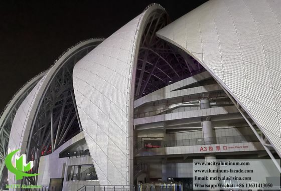 좋은 가격 구부러진 금속 클래싱 패널 알루미늄 엽 뚫린 패널 외벽 장식 온라인으로